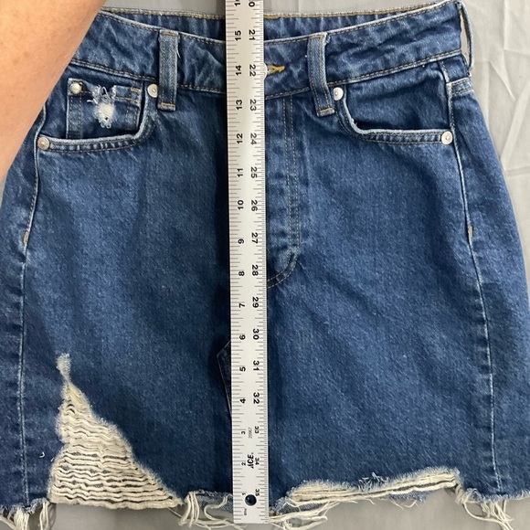 H&M Mini Skirt Womens 2 Distressed Button Fly Blue Denim Raw Hem‎ Retro Grunge - Picture 8 of 12